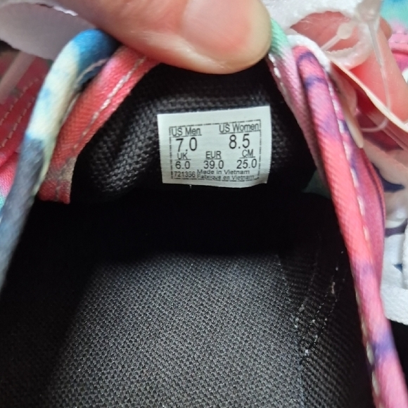 Vans Size 7M/8.5W Tie-Dye Sneakers! NWT! - Picture 6 of 11